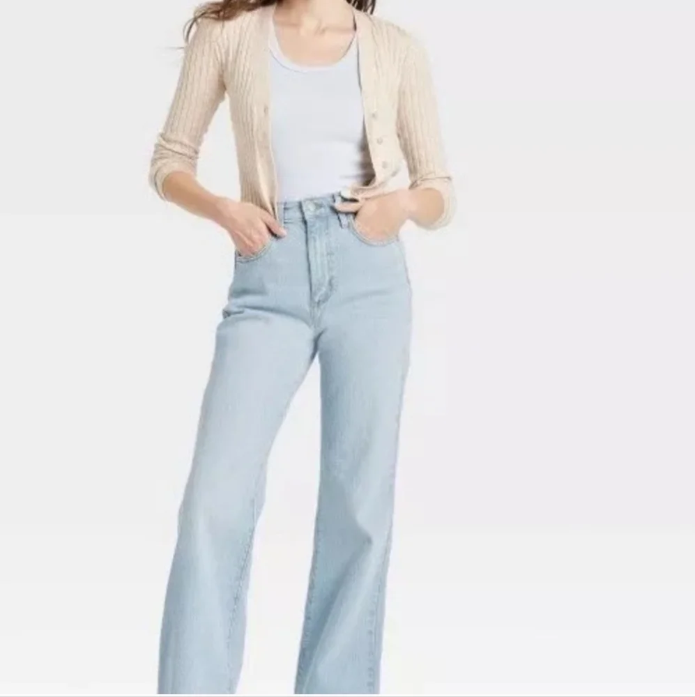 Women's High Rise Flare Jeans - Light Wash Denim - Universal Threads - 6L - Picture 3 of 16